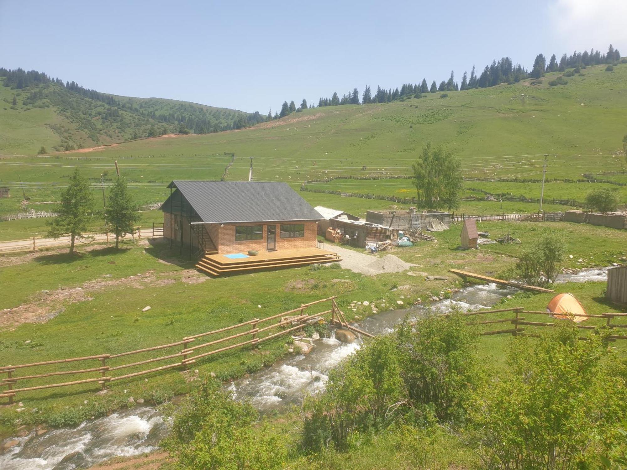 Mine Hostel Dzhergalan Jyrgalan Exterior photo